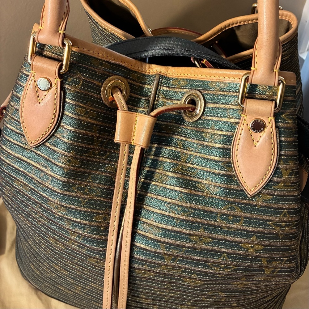 Louis Vuitton LIMITED EDITION Eden Neo Bucket Bag - Picture 8 of 16